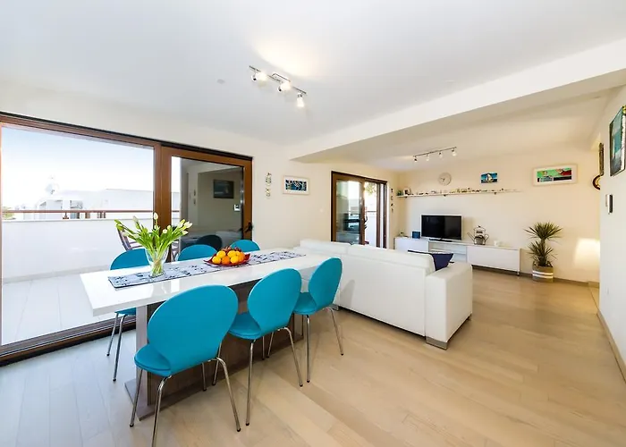Aquamarine Deluxe Penthouse 아파트 돈제페트레케인