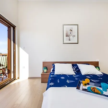 Aquamarine Deluxe Penthouse * Petrcane