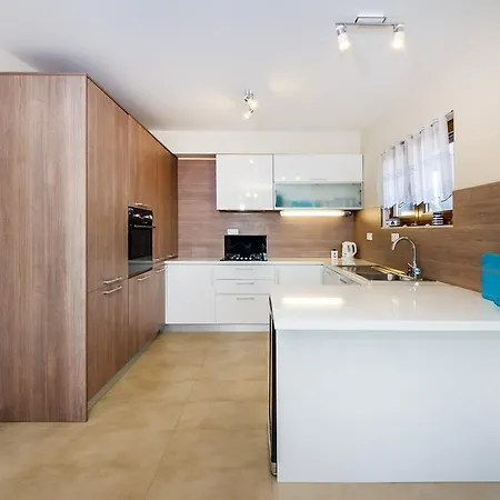 Aquamarine Deluxe Penthouse *
