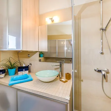 Aquamarine Deluxe Penthouse Petrcane