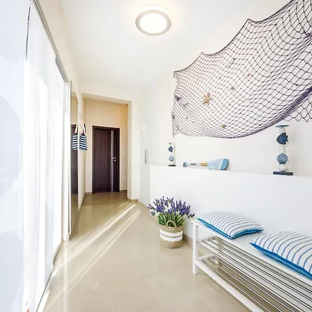Aquamarine Deluxe Penthouse Apartment *