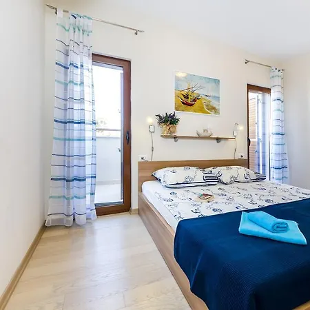 Aquamarine Deluxe Penthouse Apartment *