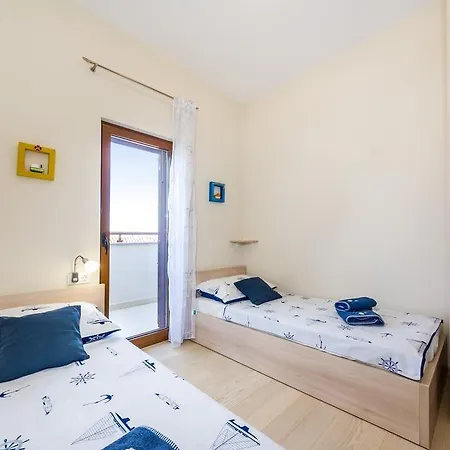 Aquamarine Deluxe Penthouse Petrcane